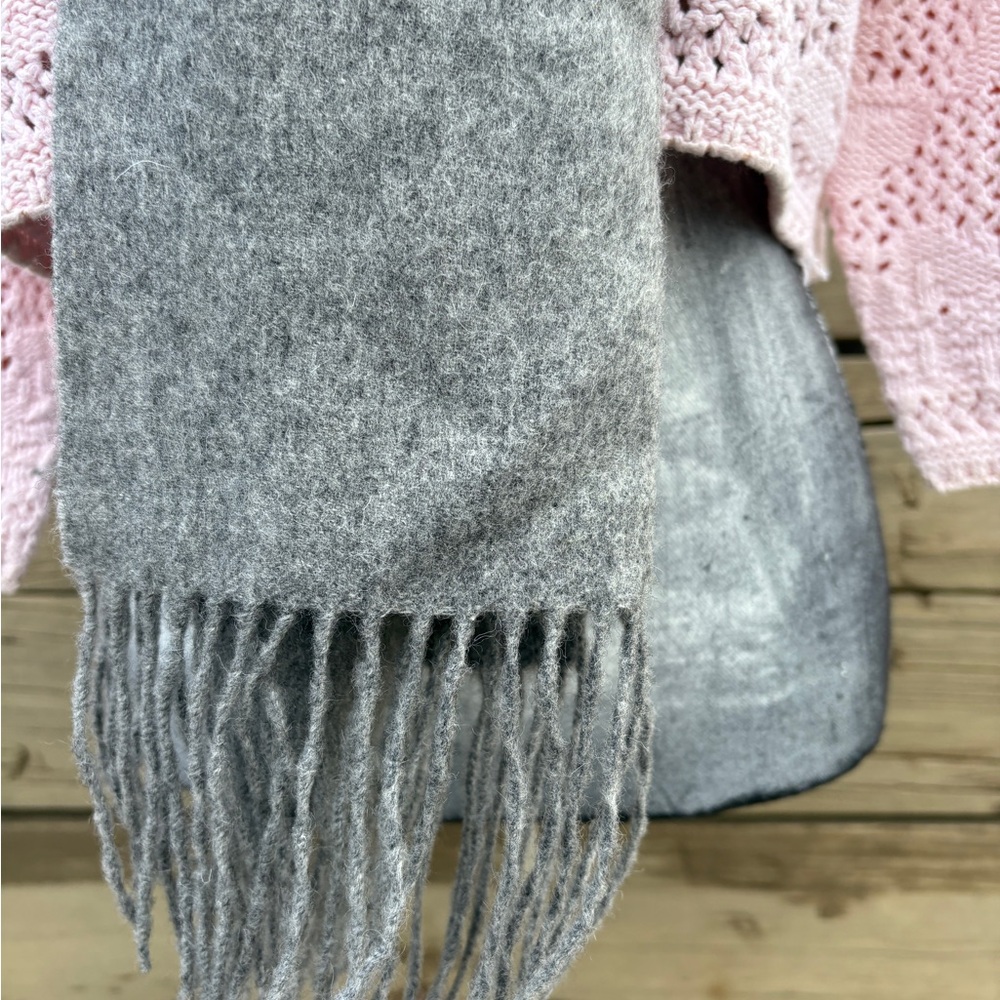 Alashan grey fringed scarf, 95% merino wool / 5% cashmere - Picture 5 of 9